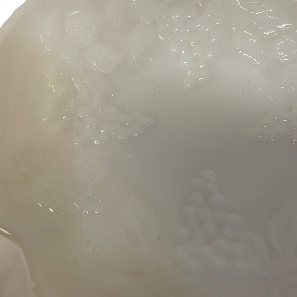 Vintage Anchor Hocking Milk Glass 50s Pedestal Bowl Embossed Grapes 10 x12.5" - Picture 5 of 6
